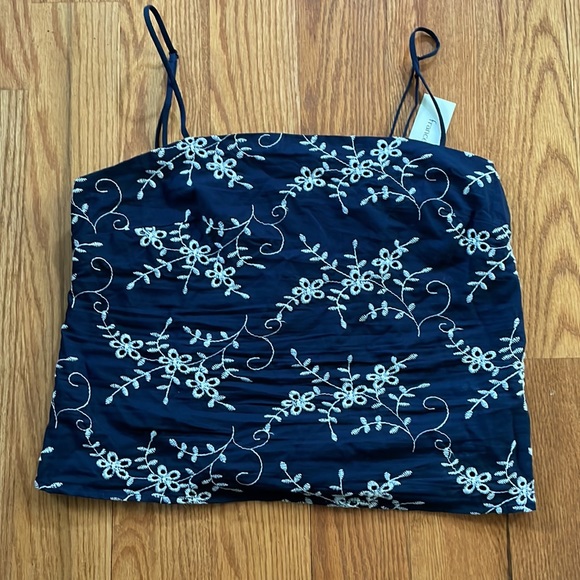 Francesca’s Embroidered Crop Top Size Small - Picture 2 of 5